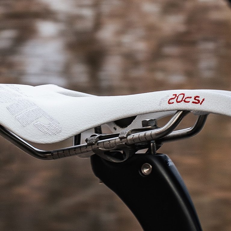 Sella F20C s.i.: l’innovazione ergonomica per il ciclista moderno